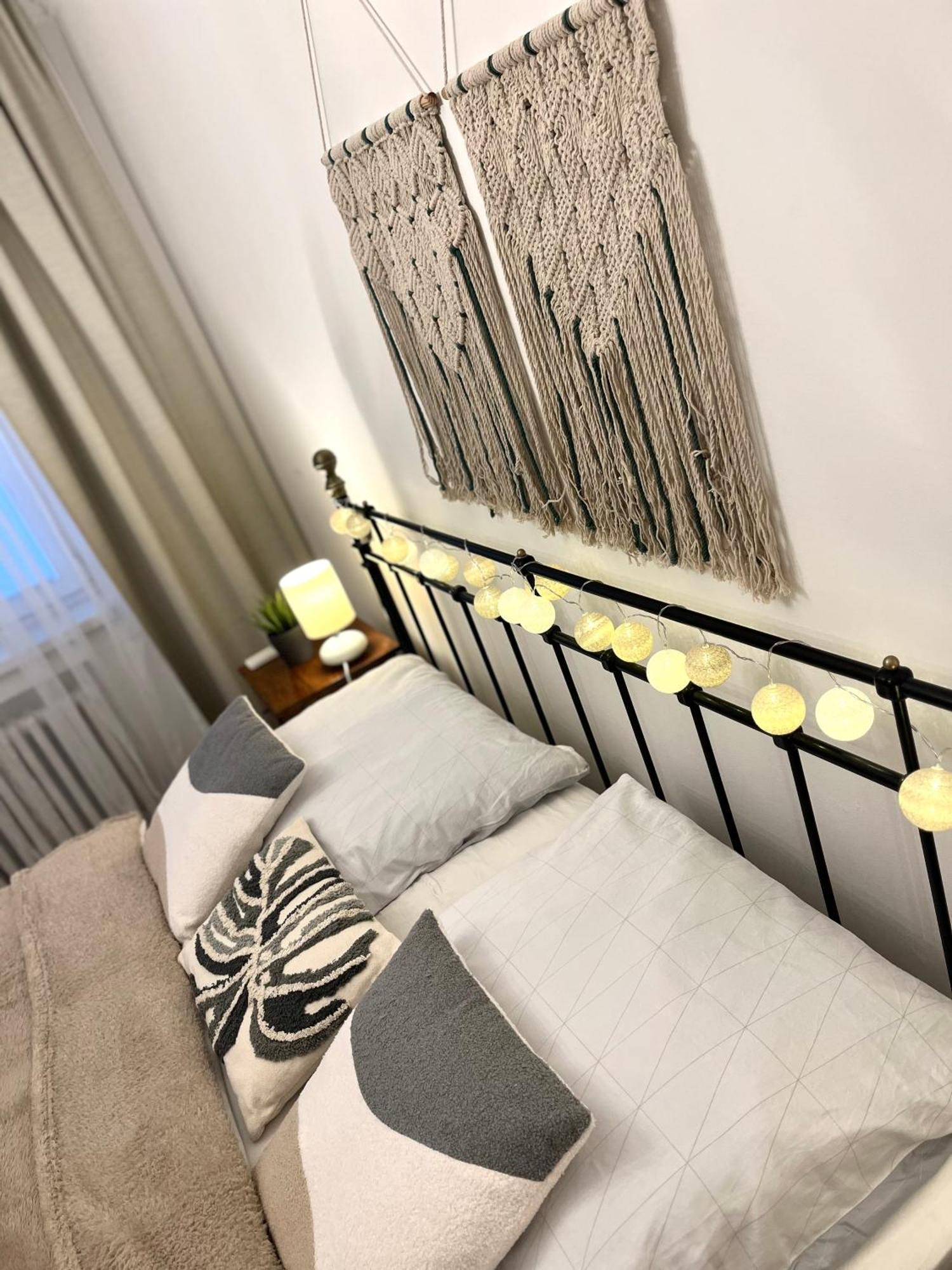 Audrey Hepburn Apartment Old Town Air Conditioned Bratislava Ngoại thất bức ảnh