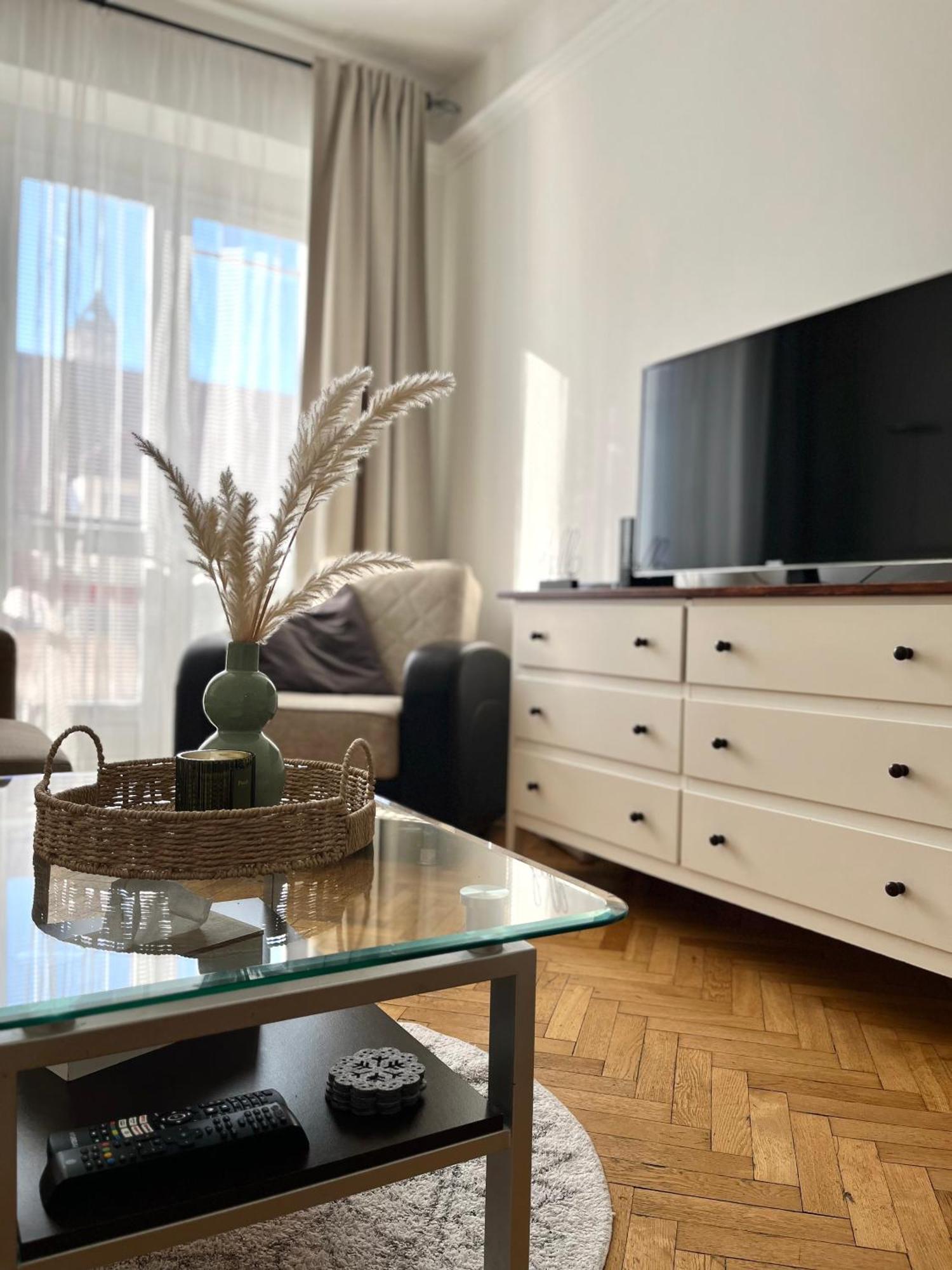 Audrey Hepburn Apartment Old Town Air Conditioned Bratislava Ngoại thất bức ảnh