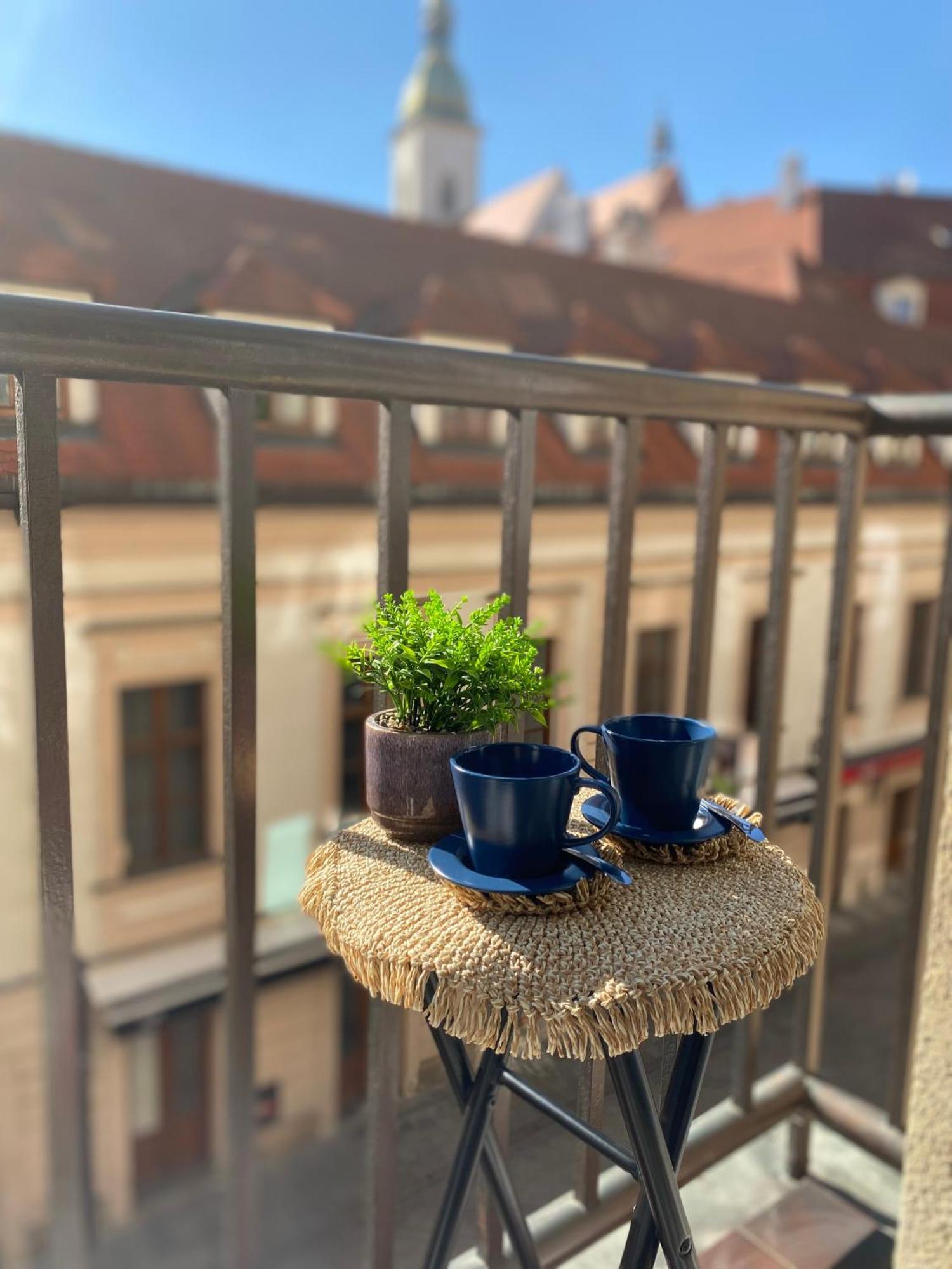 Audrey Hepburn Apartment Old Town Air Conditioned Bratislava Ngoại thất bức ảnh